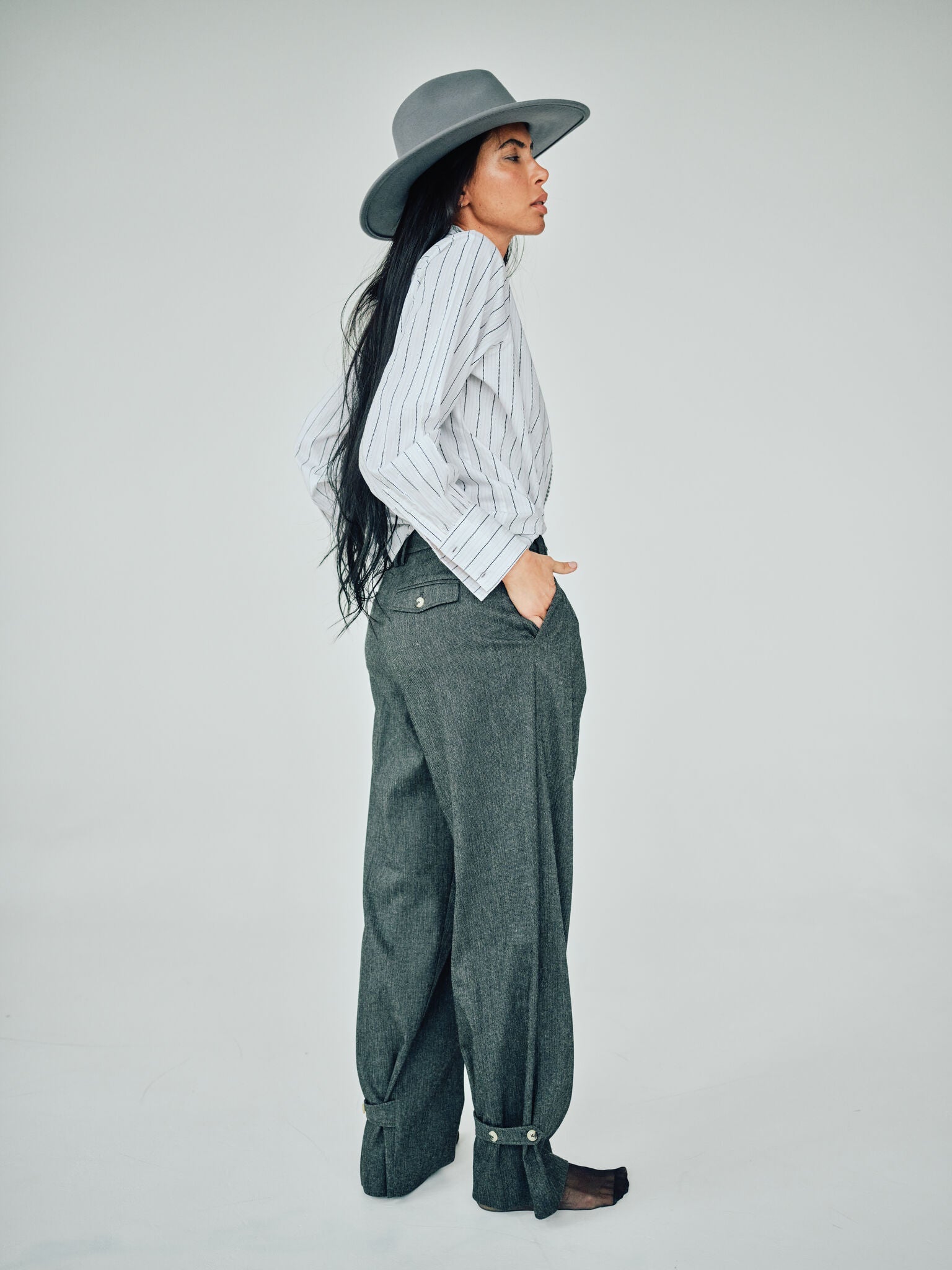 Modelshot / Dark Grey / Detail